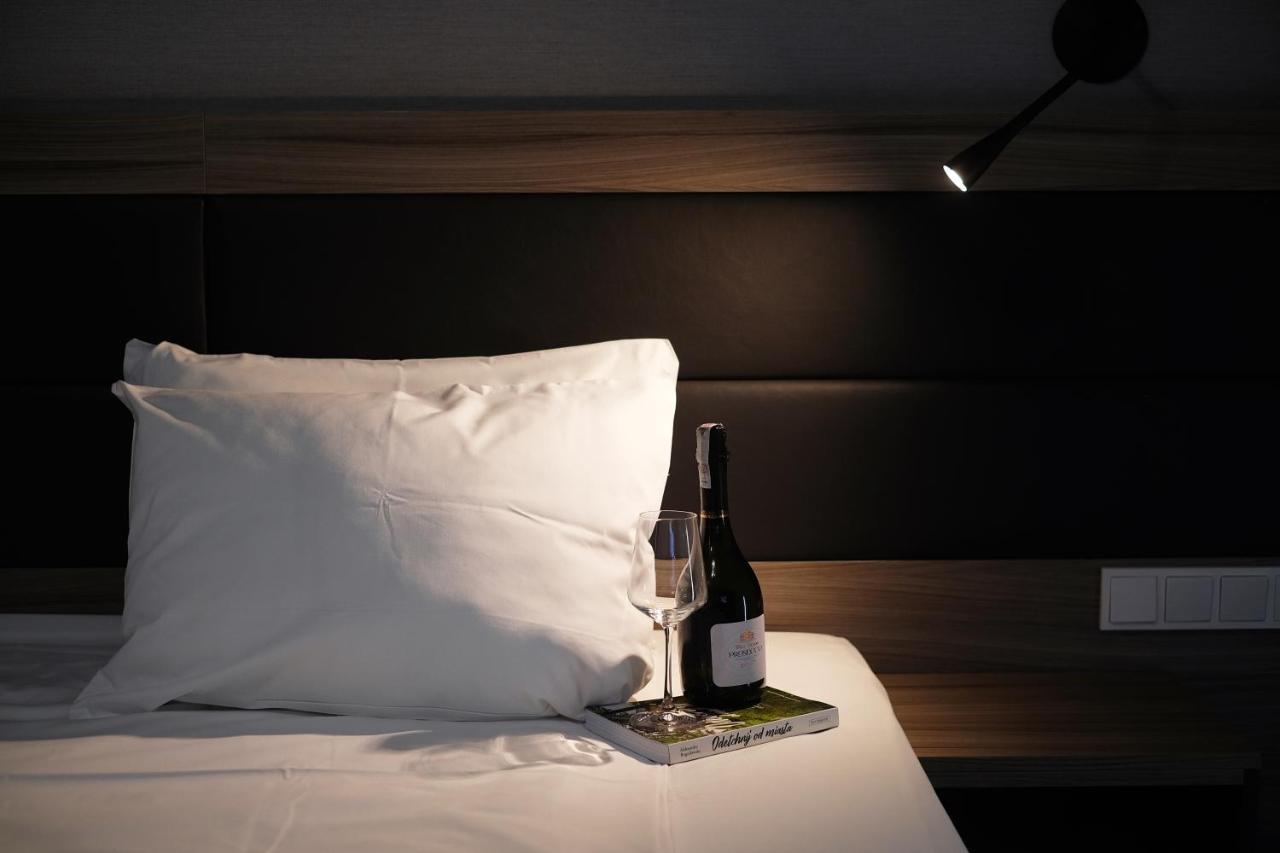 Hotel Mazurek Kolo  Экстерьер фото