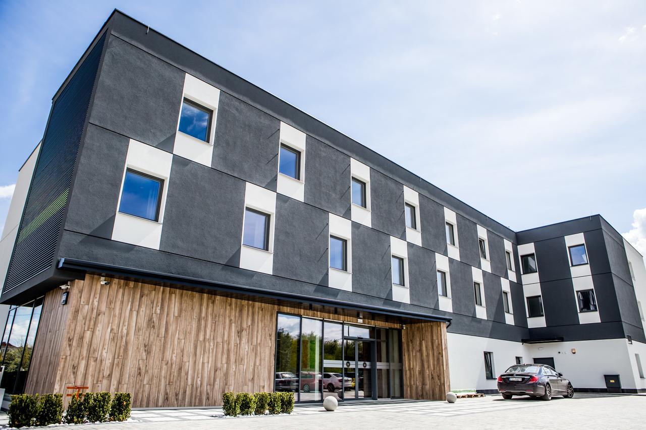 Hotel Mazurek Kolo  Экстерьер фото