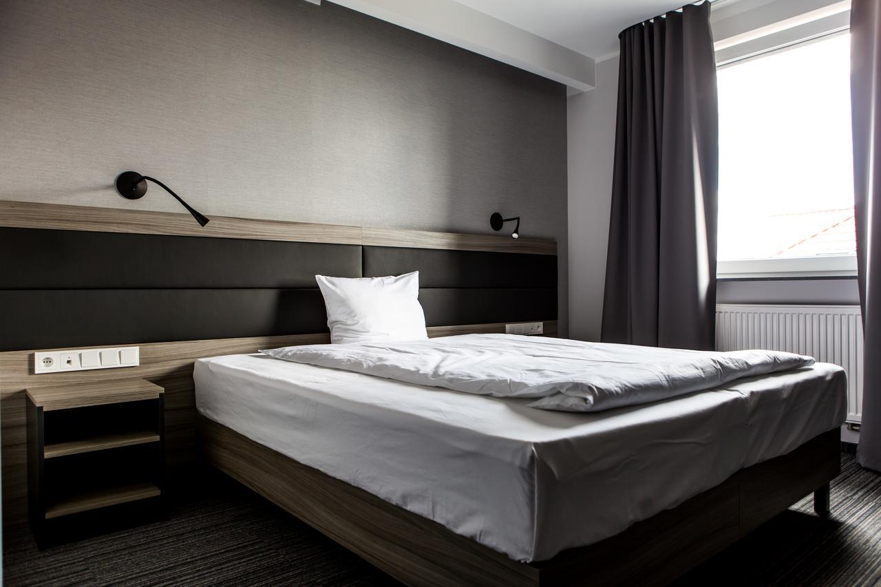 Hotel Mazurek Kolo  Экстерьер фото