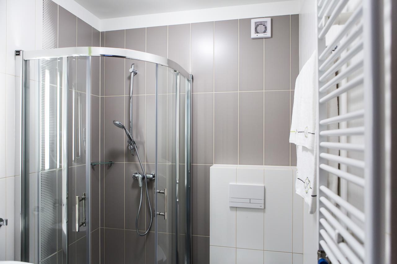 Hotel Mazurek Kolo  Экстерьер фото